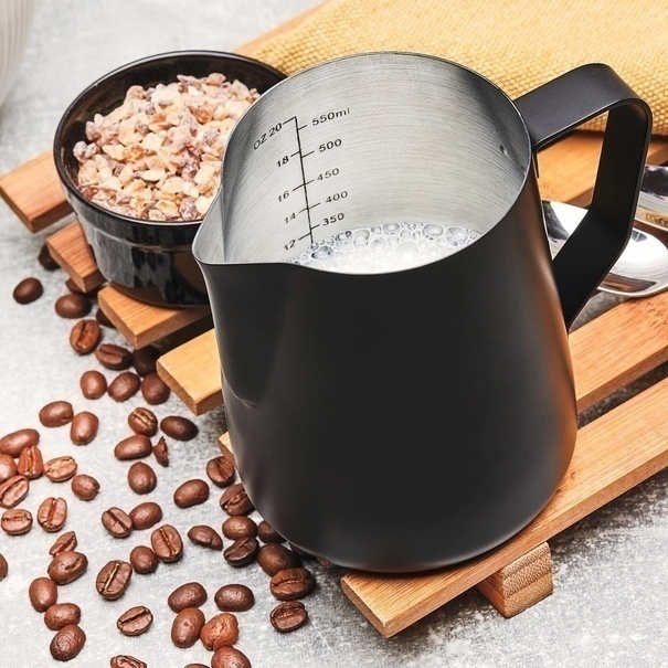 Dzbanek do spieniania mleka mlecznik Konighoffer Barista 600 ml czarny