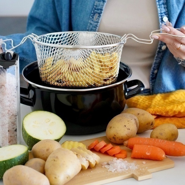 Garnek emaliowany do frytek z sitkiem i pokrywką Tadar 3,2 l