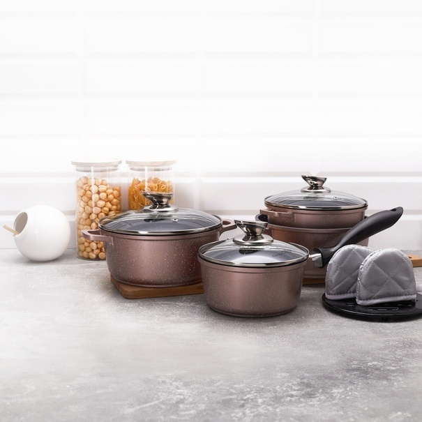Zestaw garnk&oacute;w Konighoffer Pollo Rose Gold 8 element&oacute;w 2 nakładki i 2 podkładki