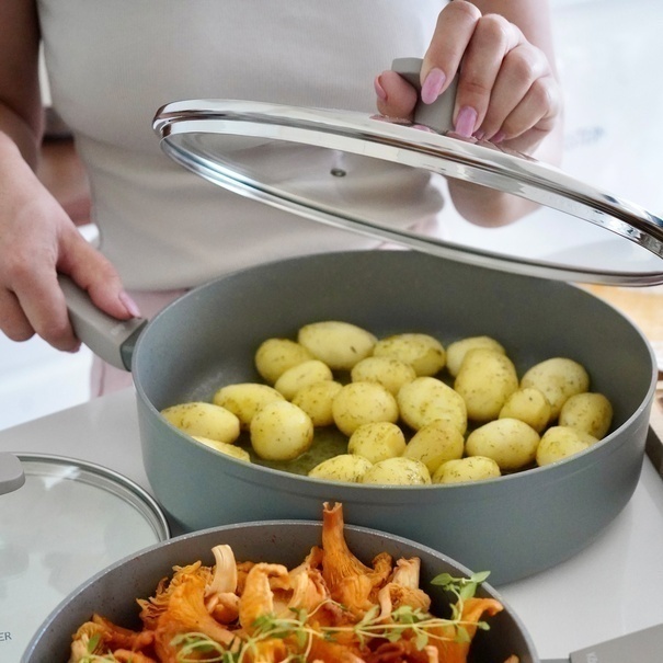 Patelnia na indukcję z pokrywką Konighoffer Pancetta 28 cm