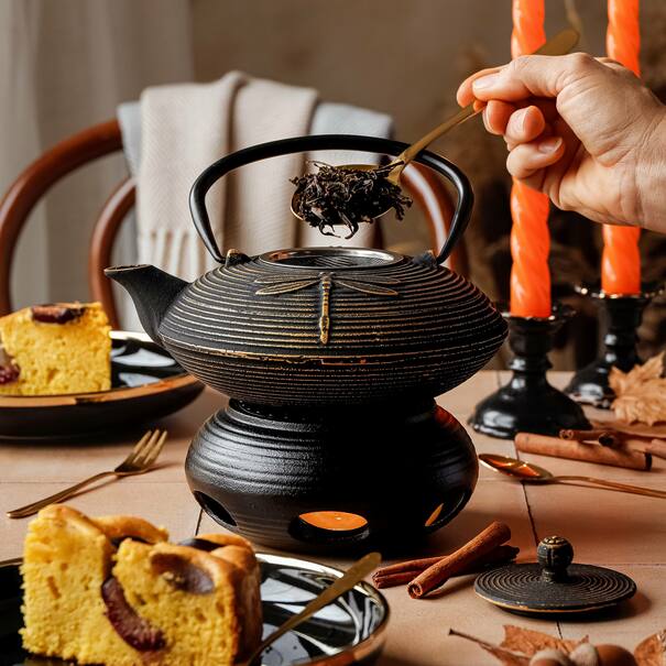 Imbryk do herbaty z zaparzaczem żeliwny Konighoffer Hanako Ważka 0,8 l czarny