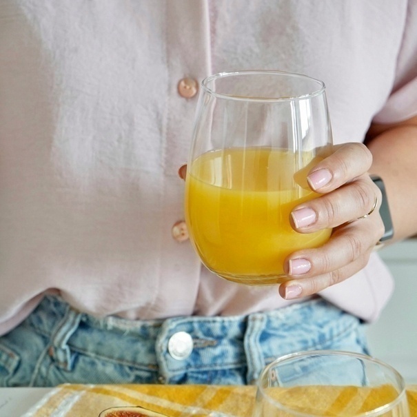 Komplet szklanek Tadar Olga 400 ml 6 sztuk i 6 łyżeczek nierdzewnych