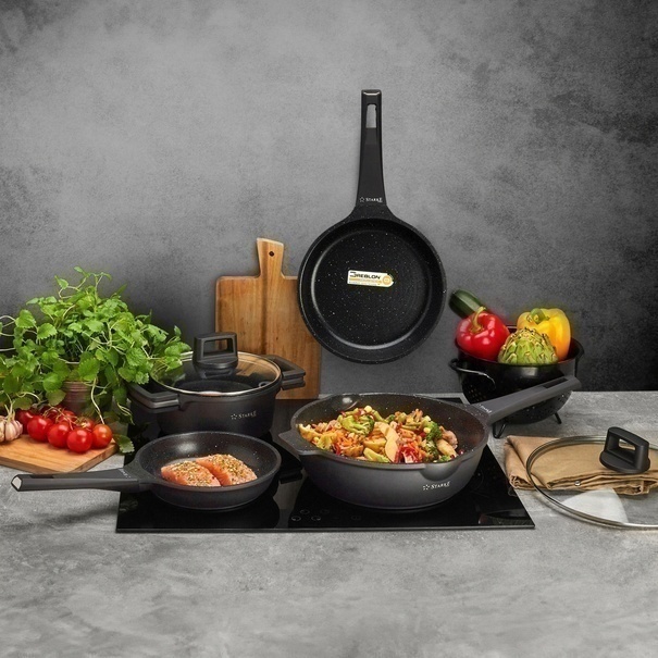 Patelnia na indukcję z pokrywką Starke Pro Taylor Marble 24 cm głęboka