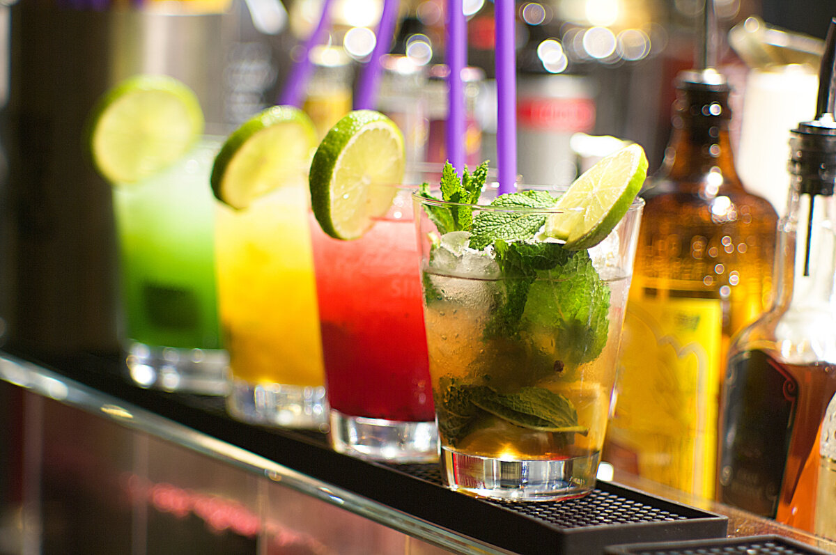 Szprycer &ndash; drink idealny na lato. Poznaj przepis!