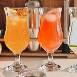 Szklanka na nóżce do deserów i koktajli Tadar Pia 450 ml