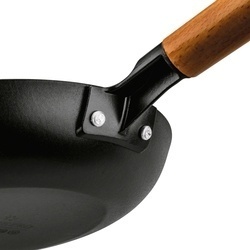 Zestaw trzech patelni żeliwnych Starke Pro Hanoi 20 cm 24 cm 28 cm
