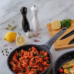 Młynek ręczny do pieprzu Tadar Cayenne biały