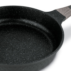 Patelnia na indukcję z powłoką marmurową Starke Pro Embossed 28 cm