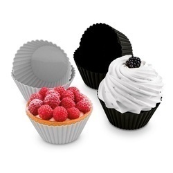 Forma do pieczenia na 12 muffinek Tadar 35,5 x 26,5 cm z silikonowymi foremkami