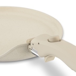 Patelnia do naleśników indukcyjna Starke Pro Compacti Cream 26 cm z odpinanym uchwytem